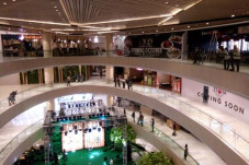 Mall di Tangerang Raya...