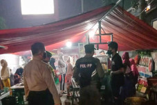 Langgar Prokes, Petugas...