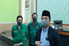 Minta Kepastian, DPC...