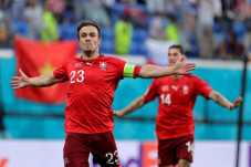 Shaqiri Cetak Gol Penyeimbang,...