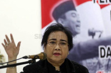 Pulang dari Luar Negeri,...