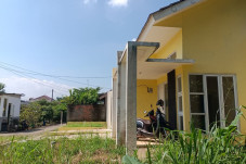 Tuntut Sertifikat Rumah,...