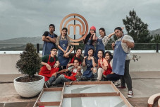 Tim Merah dan Tim Biru...