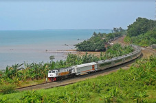 Kereta Api Jarak Jauh...