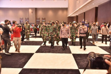 Tinjau Vaksinasi, Panglima...
