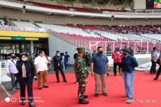 Pakai Setelan Santai,...