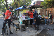 Sambil Gowes Pagi, Ganjar...