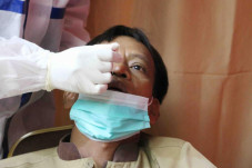Pemerintah Tambah Petugas...