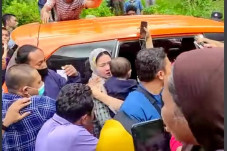Istri Cantik Pengusaha...