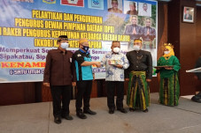 Hadiri Pelantikan KKDB...