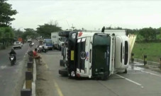 Pecah Ban, Truk Box...