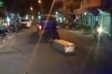 Gresik Gempar, Beredar...