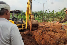 Penggali Kubur Kewalahan,...