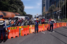 Bundaran Waru Ditutup,...