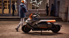 BMW CE 04 Skuter Listrik...