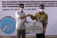 Kadin DKI Berikan Bantuan...