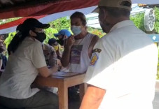 14 Bule di Bali Langgar...