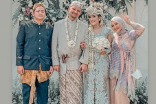 Ibu Sambung Kesha Ratuliu...