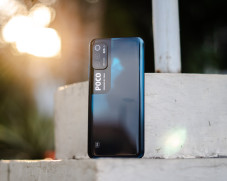 Ponsel 5G Banjiri Pasar,...