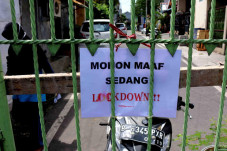 Warga Lockdown di Tangsel...