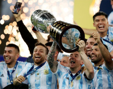 Argentina Borong Penghargaan,...