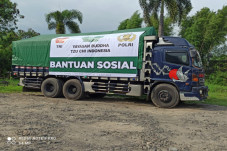 Bagikan Puluhan Ribu...