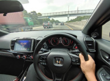 Terpaksa Menyetir Mobil...