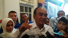 Mantan Menteri Siswono...