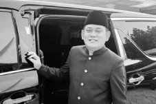 Bupati Bekasi Meninggal...