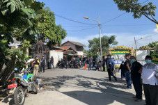 Bupati Bekasi Meninggal,...