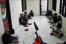Rusak 3 Mobil Polisi,...
