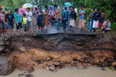 Jembatan Darurat di...