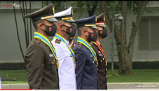 Jokowi Anugerahkan Adhi...