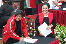 Risma Marah Ancam Pindahkan...