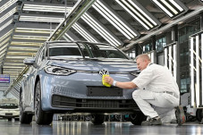 VW Kebut Bikin Mobil...