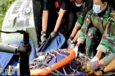 2 Jenazah Anggota Mujahidin...