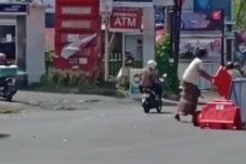 Kesal dengan Penyekatan,...