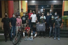 Rampas Ponsel Remaja,...