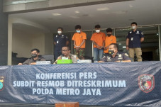 Polisi Ciduk 2 Anggota...