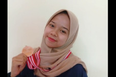Awalnya Minder, Mahasiswi...