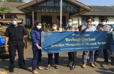 LPKR Salurkan Bantuan...