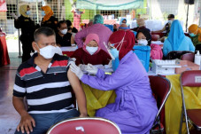 Klaster Keluarga Mengila,...