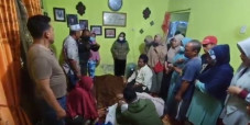 Medan Gempar, Seorang...