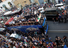 Italia Catat Lonjakan...