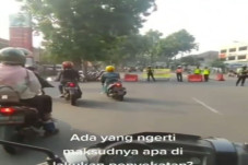 Penyekatan yang Aneh,...