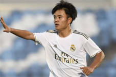 Winger Real Madrid Bidik...