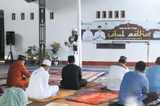 Bupati Luwu Utara Salat...