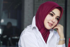 Tas Pink Syahrini Curi...