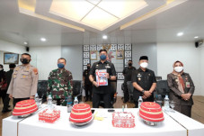 Bupati Gowa Serahkan...