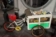 Ditabrak Odong-odong...
